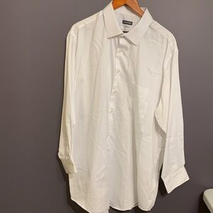 Van Heusen B&T men’s white long-sleeved dress shirt with pocket. 18 1/2  32-33